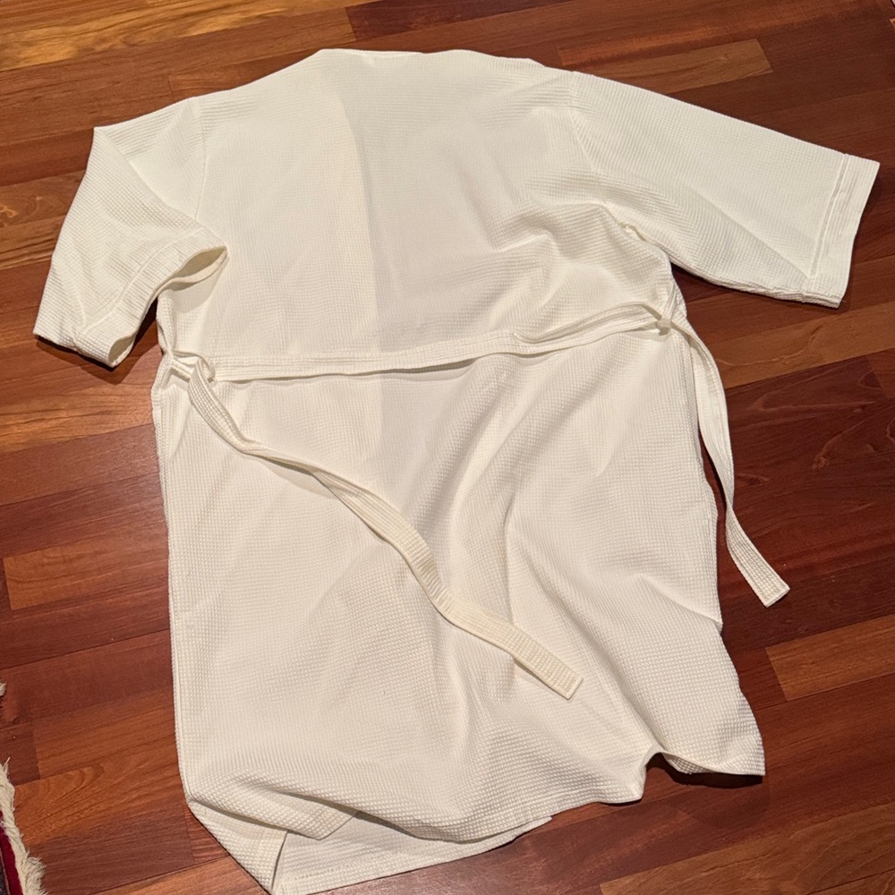 White Waffle Knit Robe - Picture 5 of 5